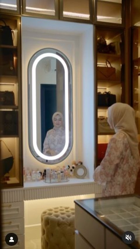 There is also a large mirror for dressing up in her walk-in closet.