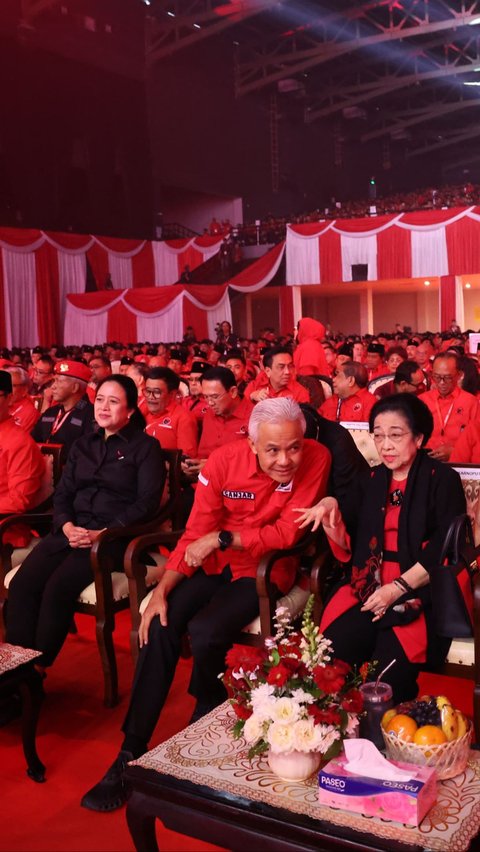 Rakernas PDIP, Ganjar Duduk Diapit Megawati dan Puan Maharani