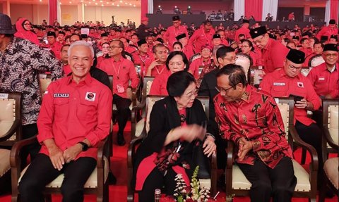 Rakernas PDIP, Ganjar Duduk Diapit Megawati dan Puan Maharani