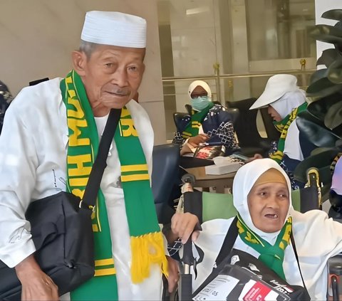 Ahmad Subianto Street Banana Seller Realizes His Dream of Performing Hajj After Saving for 38 Years