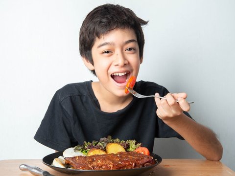 Teenagers Keep Eating a Lot, Could Be in a Growth Spurt