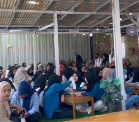 The Owner of Seblak Stall in Ciamis that Went Viral Turns Out Only Needs 20 Employees, Surprised by Hundreds of Applicants, How Much is the Salary?