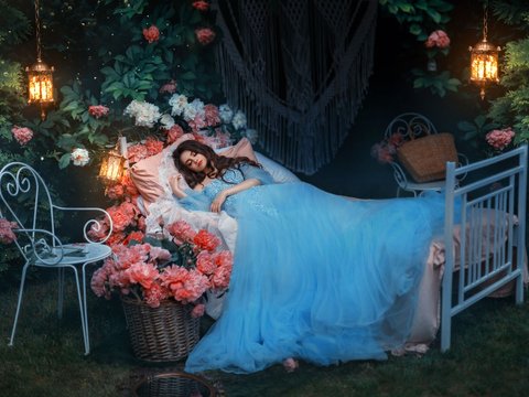 True Story of 'Sleeping Beauty' Girl in England Can Sleep Up to 10 Days, Always Afraid Not to Wake Up Again