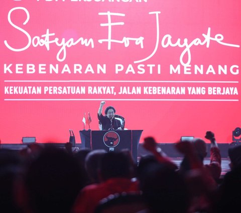 FOTO: Kala Jokowi Tak Lagi Duduk di Samping Megawati