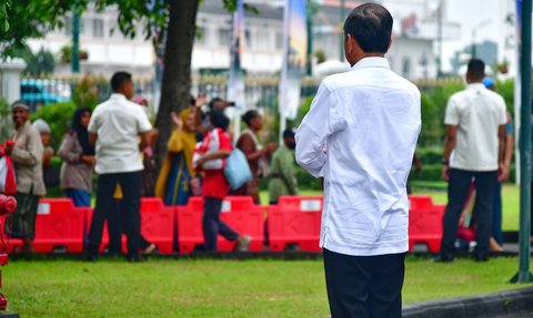 Tak Diundang ke Rakernas PDIP, Jokowi Pilih Bagikan Sembako di Yogyakarta