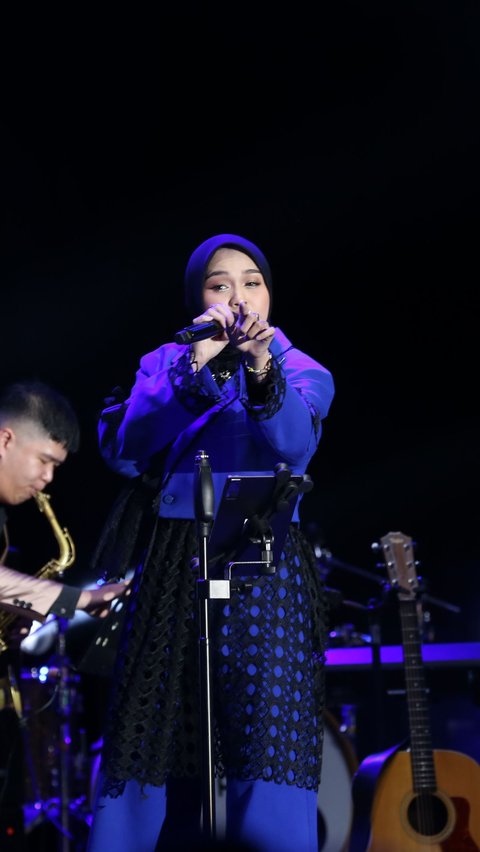 Surprise Salma Salsabil Performs Her Latest Song 'Boleh Juga' on the Stage of Java Jazz Festival 2024.