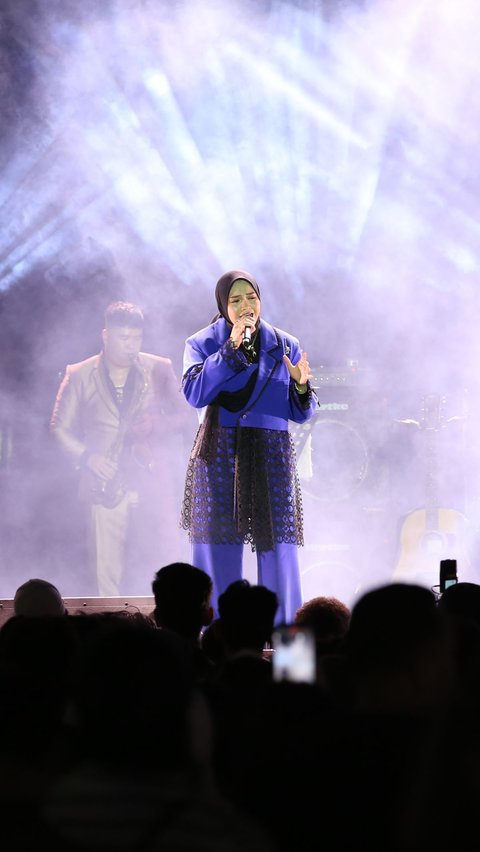 Surprise Salma Salsabil Performs Her Latest Song 'Boleh Juga' on the Stage of Java Jazz Festival 2024