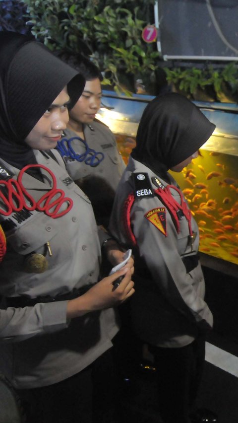 FOTO: Melihat Barisan Siswa Polwan Cantik Ikuti Edukasi Ketahanan Pangan di Kolam Gizi Warga Malaka Jaya