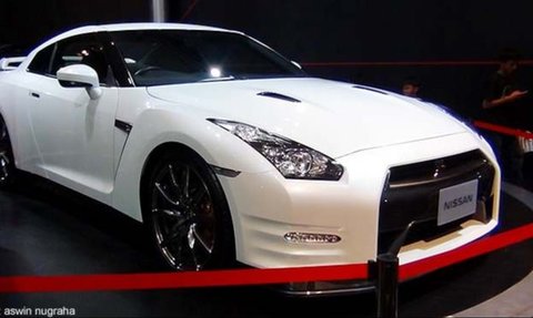 Harga dan Spesifikasi Mobil Nissan GT-R R35.