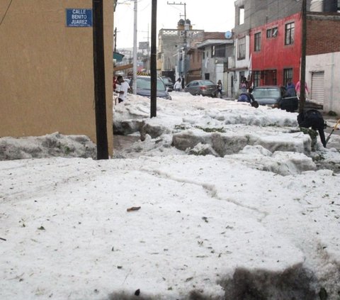FOTO: Penampakan Kota di Meksiko Diselimuti Salju Setinggi 1 Meter Usai Dilanda Badai Es