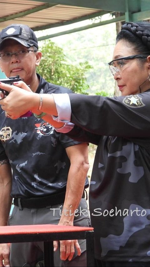 Luar Biasa, Titiek Soeharto Miliki Kemampuan Menembak di Lomba Tembak Danjen Kopassus