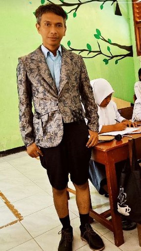 Inilah sosok Indra Gunawan, pria yang  sudah 13 tahun mengajar tata busana di SMKN 1 Pandak Bantul.