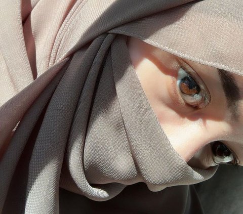 Potret Happy Asmara yang Hobi Selfie Close Up, Wajah Cantik Meski Tampil Tanpa Make Up