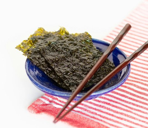 Making Savory Seaweed Snacks at Home with 6 Ingredients