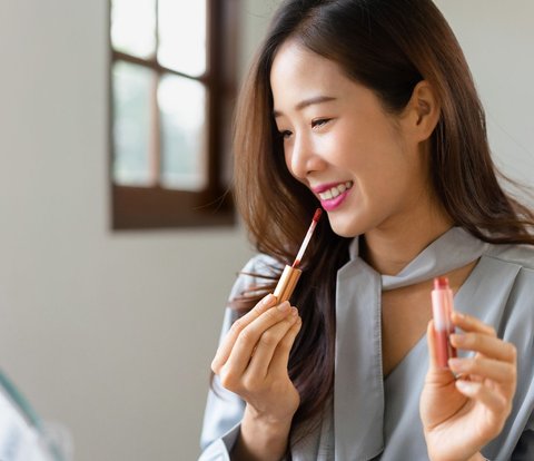 Get to Know 6 Types of Lip Product Applicators, So You Won't Choose Wrong