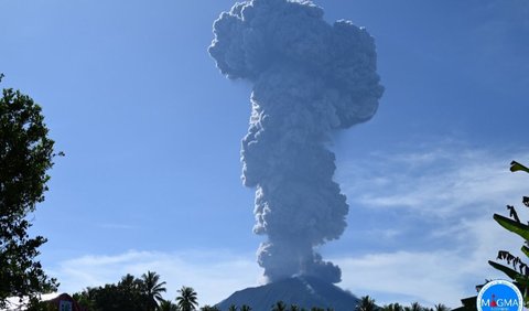 Badan Geologi menerbitkan peringatan Volcano Observation Notice for Aviation (VONA) dengan kode merah untuk area Maluku Utara.