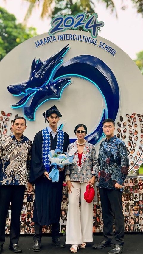 Potret Marco Putra Ganteng Diah Permatasari Wisuda SMA, Sudah Dapat Beasiswa di Amerika