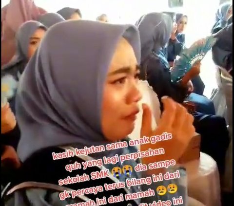 Tak Bisa Hadir di Momen Kelulusan Putrinya, Aksi Ibu Titip Hadiah untuk Anaknya Ini Viral Bikin Haru