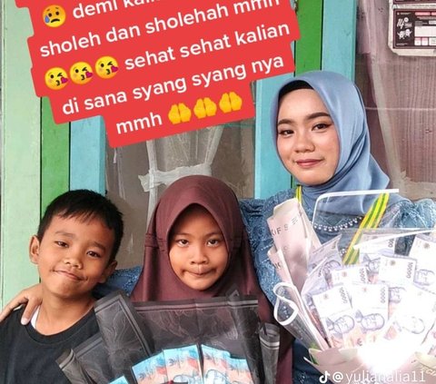 Tak Bisa Hadir di Momen Kelulusan Putrinya, Aksi Ibu Titip Hadiah untuk Anaknya Ini Viral Bikin Haru