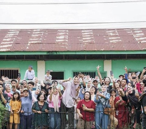 Potret 'The Dudas Minus One' Berkunjung ke Kampung Halaman Ariel Noah, Ke Rumah Sakit Hingga Main di Sungai