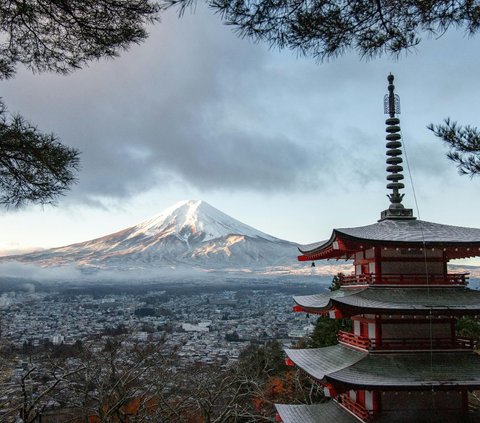 9 Pillars of Strange and Mysterious Light Appear in the Sky of Japan, Stirring up Residents