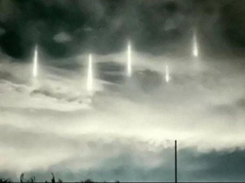 9 Pillars of Strange and Mysterious Light Appear in the Sky of Japan, Stirring up Residents