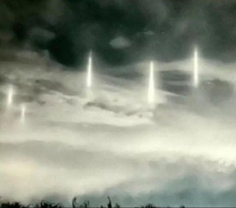 9 Pillars of Strange and Mysterious Light Appear in the Sky of Japan, Stirring up Residents