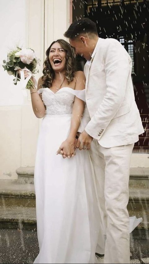 10 Potret Amanda Gonzales dan Rontini Menikah Lagi di Italia, Dihiasi Tradisi Siram Beras<br>