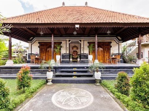 <b>Rumah Bali Modern Fasad Tradisional</b><br>