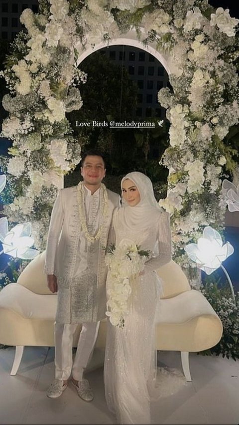 Potret Bahagia Melody Prima di Momen Pernikahan dengan Ilham Akbar, Digelar di Hotel Mewah