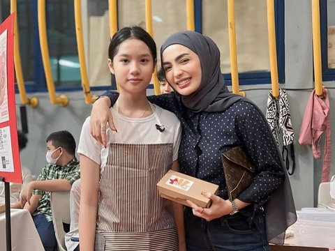 Calon Pebisnis! Potret Cantik Aqila Anak Sambung Zaskia Gotik, Kini Sudah Beranjak Remaja