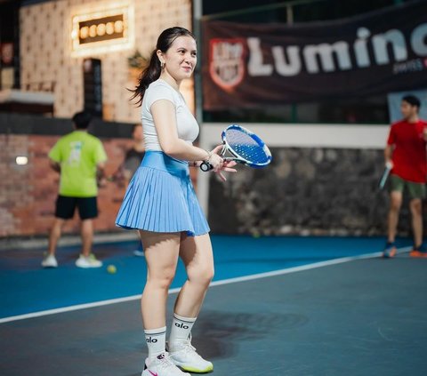 10 Portraits of Marsha Aruan Playing Tennis, Mesmerized by Her Smooth Skin