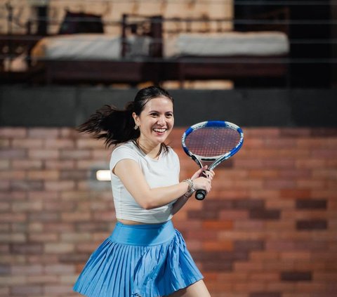 10 Portraits of Marsha Aruan Playing Tennis, Mesmerized by Her Smooth Skin