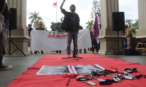 Disatroni Jurnalis Demo Tolak RUU Penyiaran, Kantor DPRD Provinsi Jambi Kosong Karena Alasan Dinas