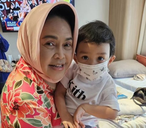 Potret Afifah Yusuf Putri Hetty Koes Endang Melahirkan Anak Kedua, Nenek Kece Semringah Banget