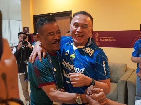 Dua Jenderal Bintang 3 Polri Senyum Lebar di Tribun, Girang Klub Kesayangan Menang Telak