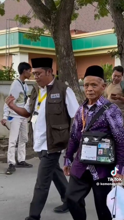 Ikhlas Tak Pernah Pasang Tarif saat Pangkas Rambut, Kisah Kakek Tukang Cukur Naik Haji di Usia 80 Tahun Ini Bikin Haru