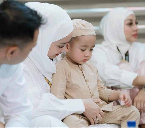 Bikin Pangling! Foto-foto Nisya Ahmad Tampil Berhijab saat Kegiatan Manasik Haji, Akan Menunaikan Haji Furoda Bersama Keluarga Besar