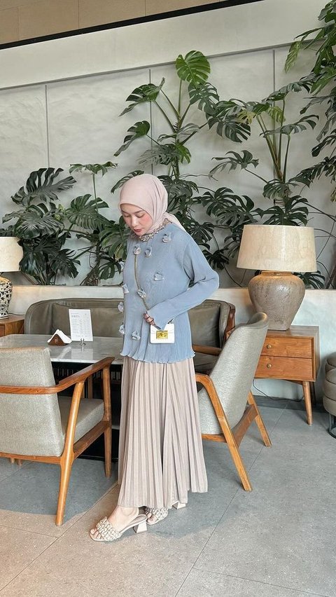 Inspiration Touch of Blue Outfit for Hijabers, Stay Fresh in Hot Weather