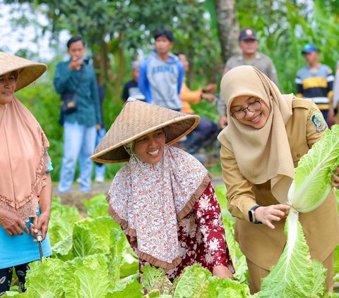 Ngantor di Dua Desa, Bupati Ipuk Geber Program Penguatan Ekonomi Arus Bawah