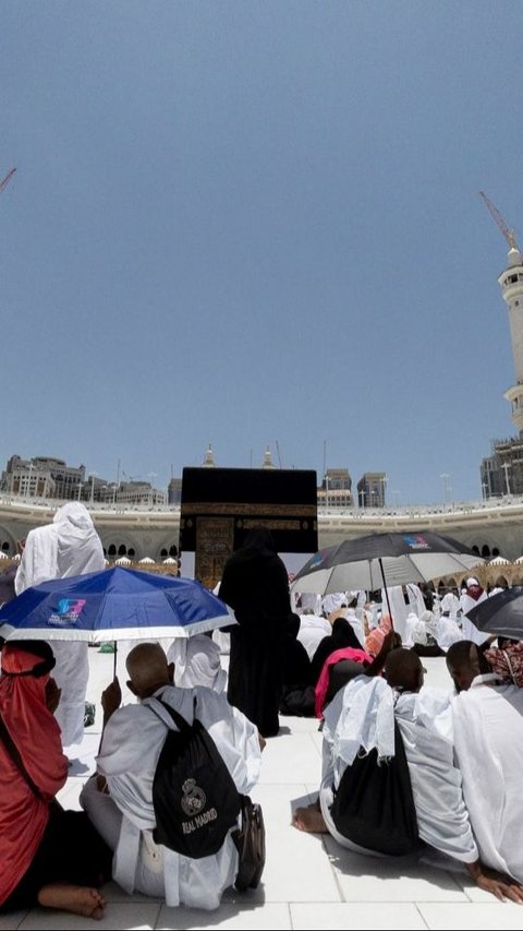 Kedua, matahari akan kembali melintas tepat di atas Ka'bah setiap 16 Juli atau 17 Juli pukul 16:27 WIB atau 12.27 WAS. Foto: Media Center Haji 2024 / Sigid Kurniawan<br>