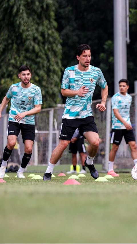 Keempat pemain tersebut adalah Jay Idzes, Justin Hubner, Jordi Amat, dan Pratama Arhan. Foto: Bola.com / Bagaskara Lazuardi