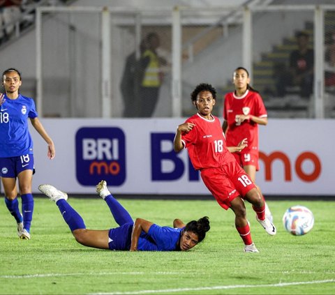 Kemudian Singapura memberikan respon cepat dan berhasil menyamakan kedudukan melalui gol Dorcas Chu pada menit ke-19. <br><br>Hingga babak pertama berakhir, skor masih sama kuat 1-1. Foto: Bola.com / Bagaskara Lazuardi<br>