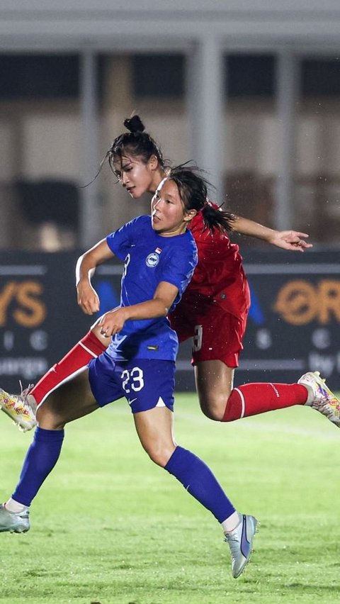 Claudia berhasil mengonversi penalti tersebut menjadi gol. Foto: Bola.com / Bagaskara Lazuardi<br>