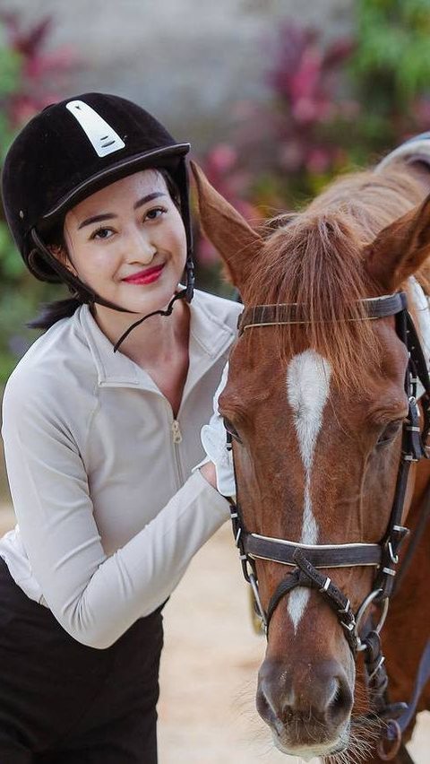 Luput Dari Sorotan, Ini Potret Puteri Modiyanti 'Anak' Tommy Soeharto yang Cantik dan Mahir Berkuda