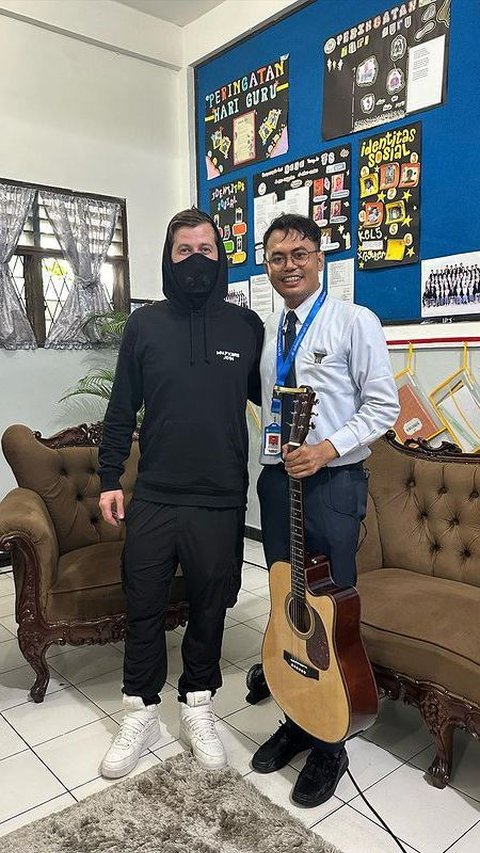 Sosok Tri Adinata, Guru Musik yang Bikin Alan Walker Rela Terbang 28 Jam dari Amerika Serikat ke Medan