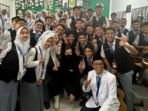 Sosok Tri Adinata, Guru Musik yang Bikin Alan Walker Rela Terbang 28 Jam dari Amerika Serikat ke Medan