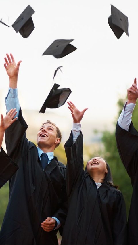 60 Kata-Kata untuk Banner Wisuda Lucu dan Bikin Ketawa, Lengkapi Momen Bahagia<br>