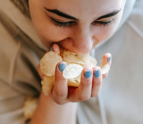 Sharper Cheeks, Sleep Before 10 PM and Avoid Flour