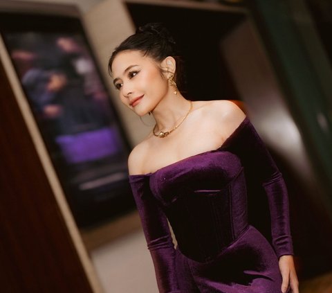 Glamor with Velvet Dress, Latest Portrait of Prilly Latuconsina After Losing 8 Kg